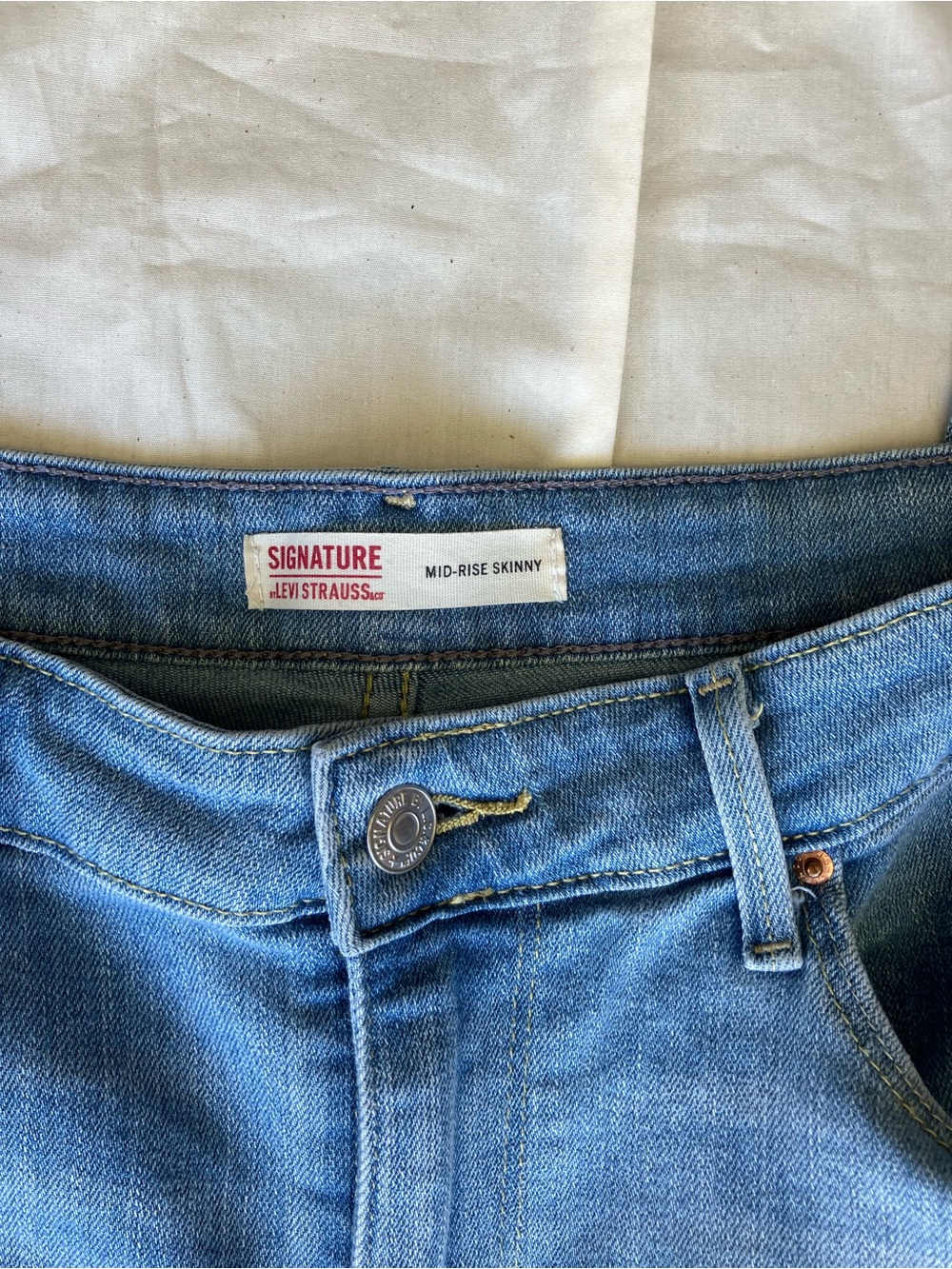 Levi Strauss Signature Women's Modern Mid-rise Skinny Jeans-light wash blue - Picture 5 of 11